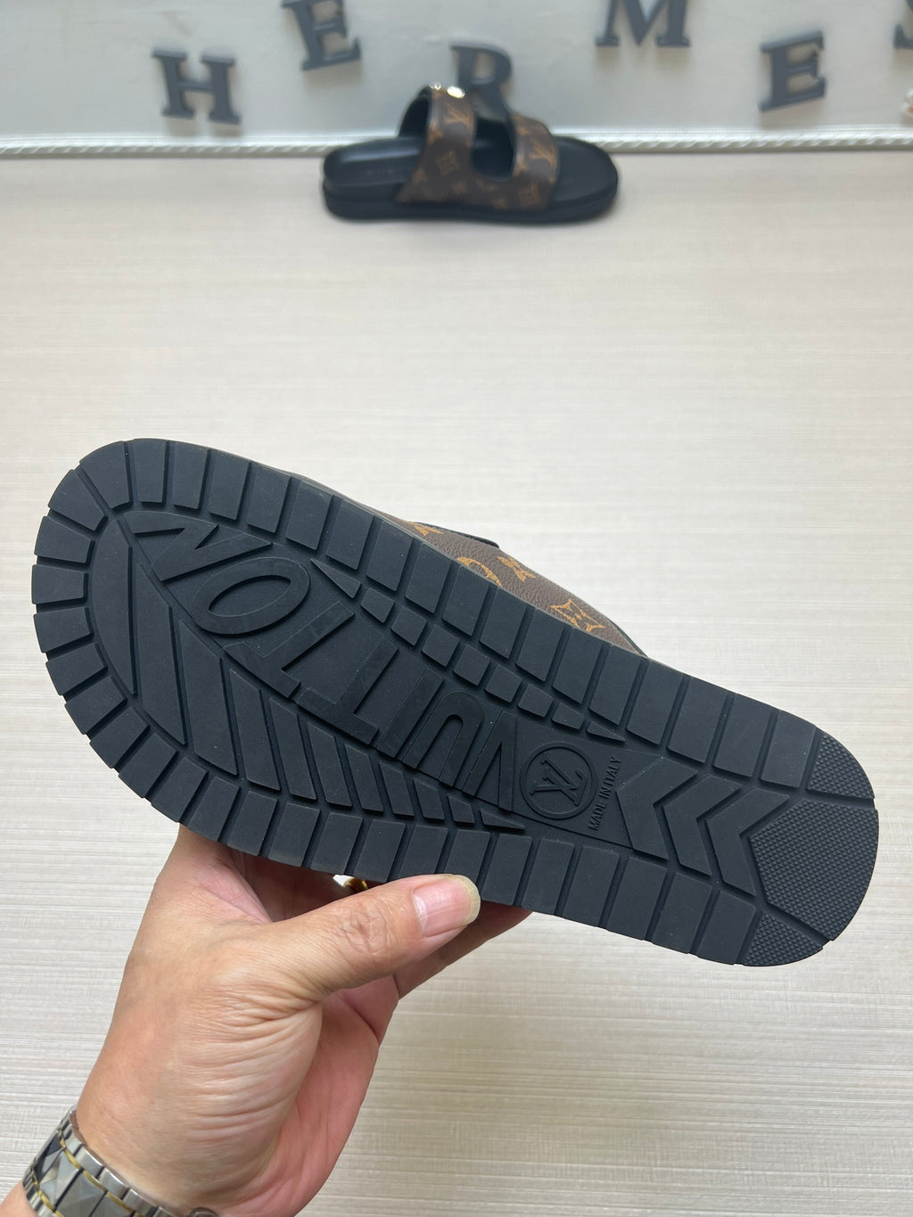 54E11Z Popular slippers