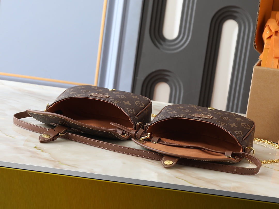 15RE158B Popular leather bag