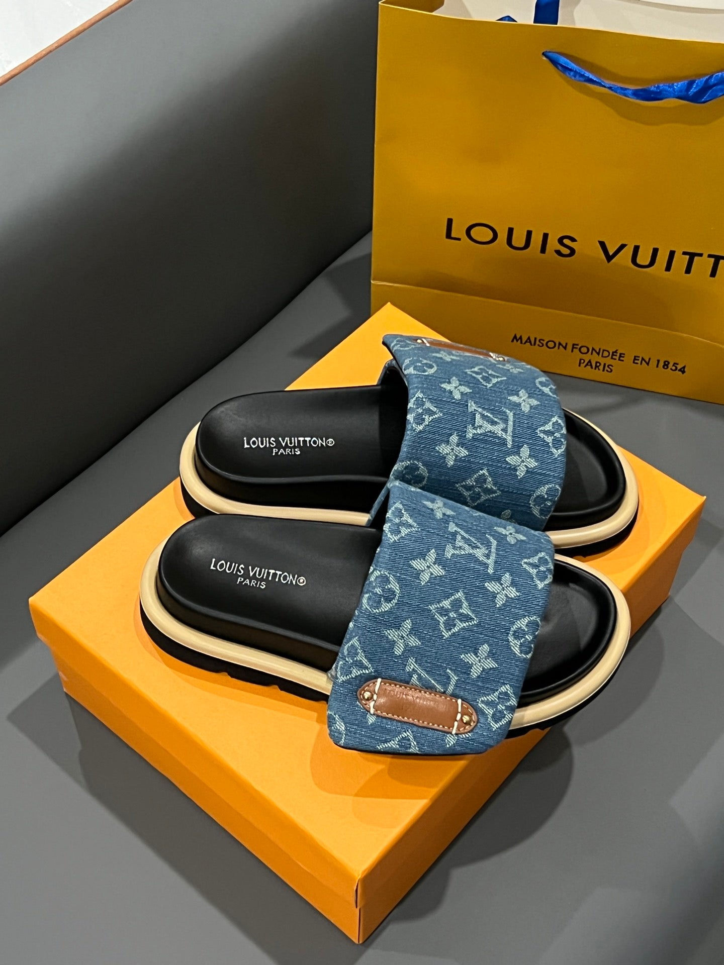 14E73Z Popular Slippers
