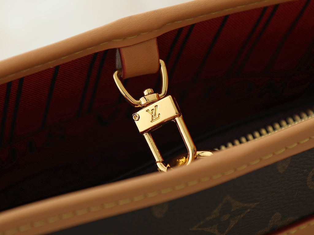 146PE107B Popular leather bag