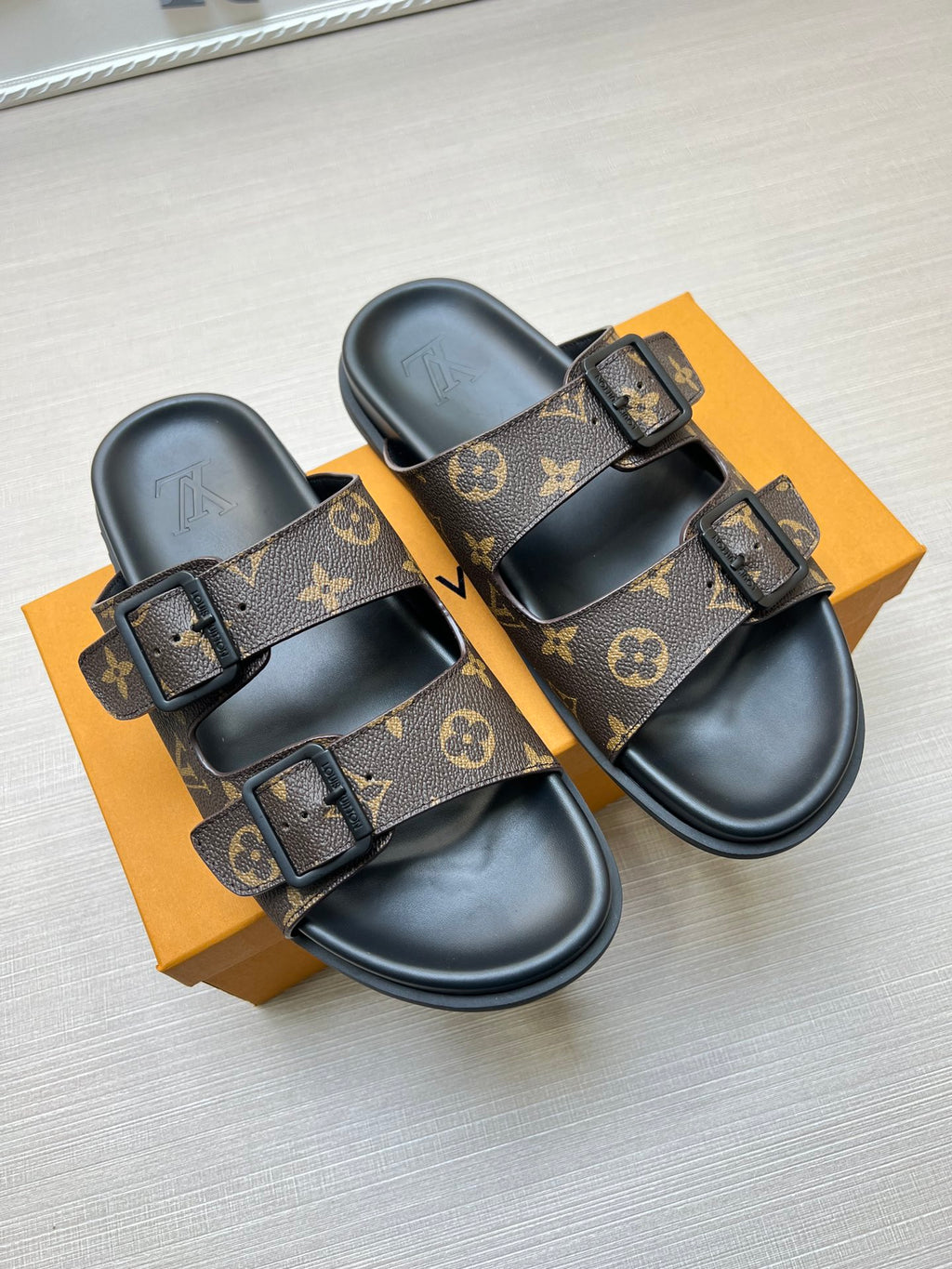 54E57Z Popular slippers