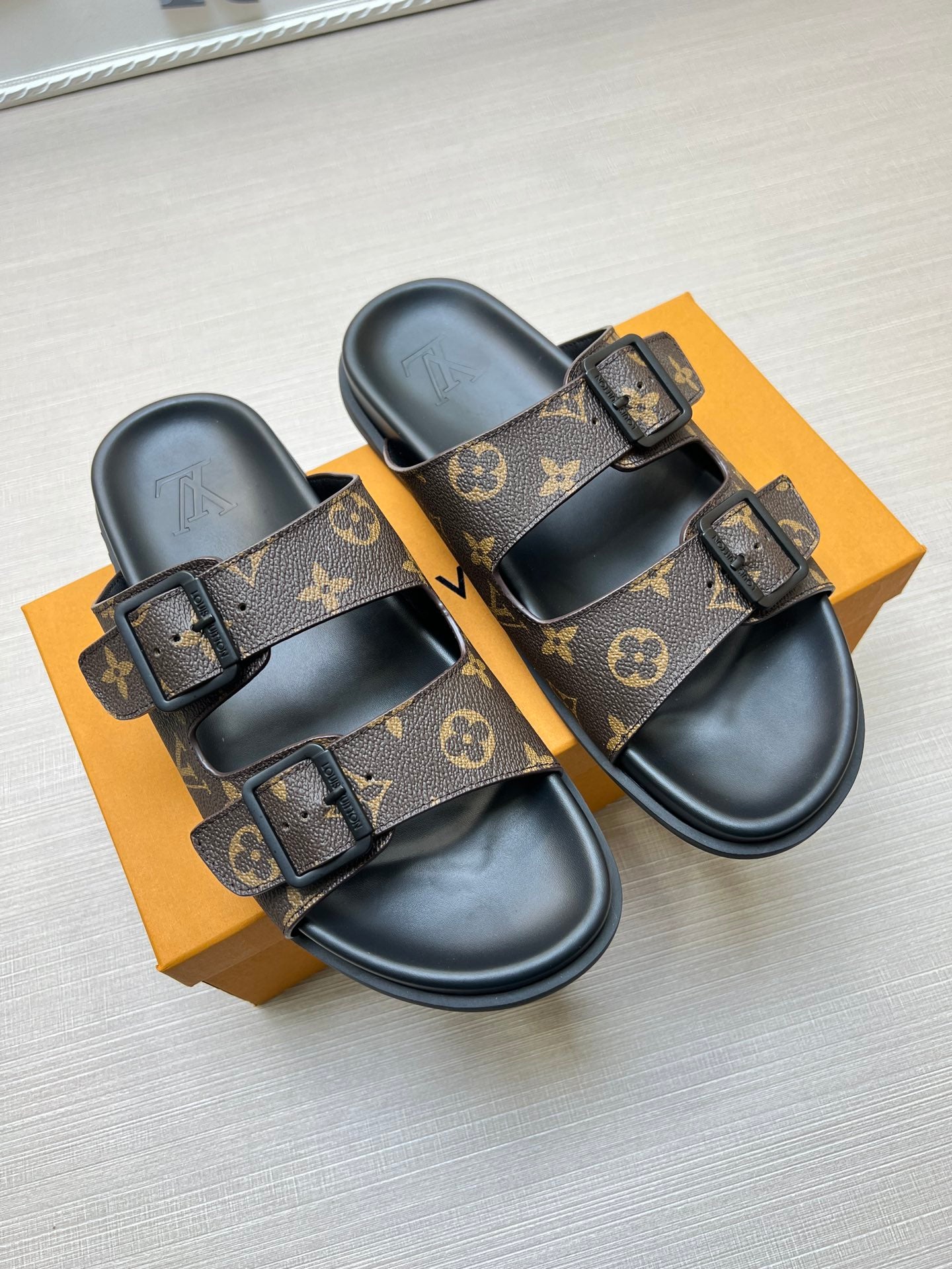 54E57Z Popular slippers