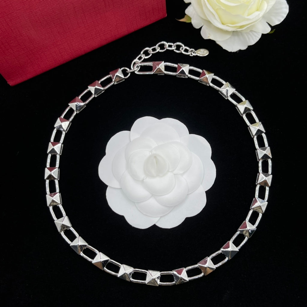 55QVL431X Popular Necklaces.Bracelet