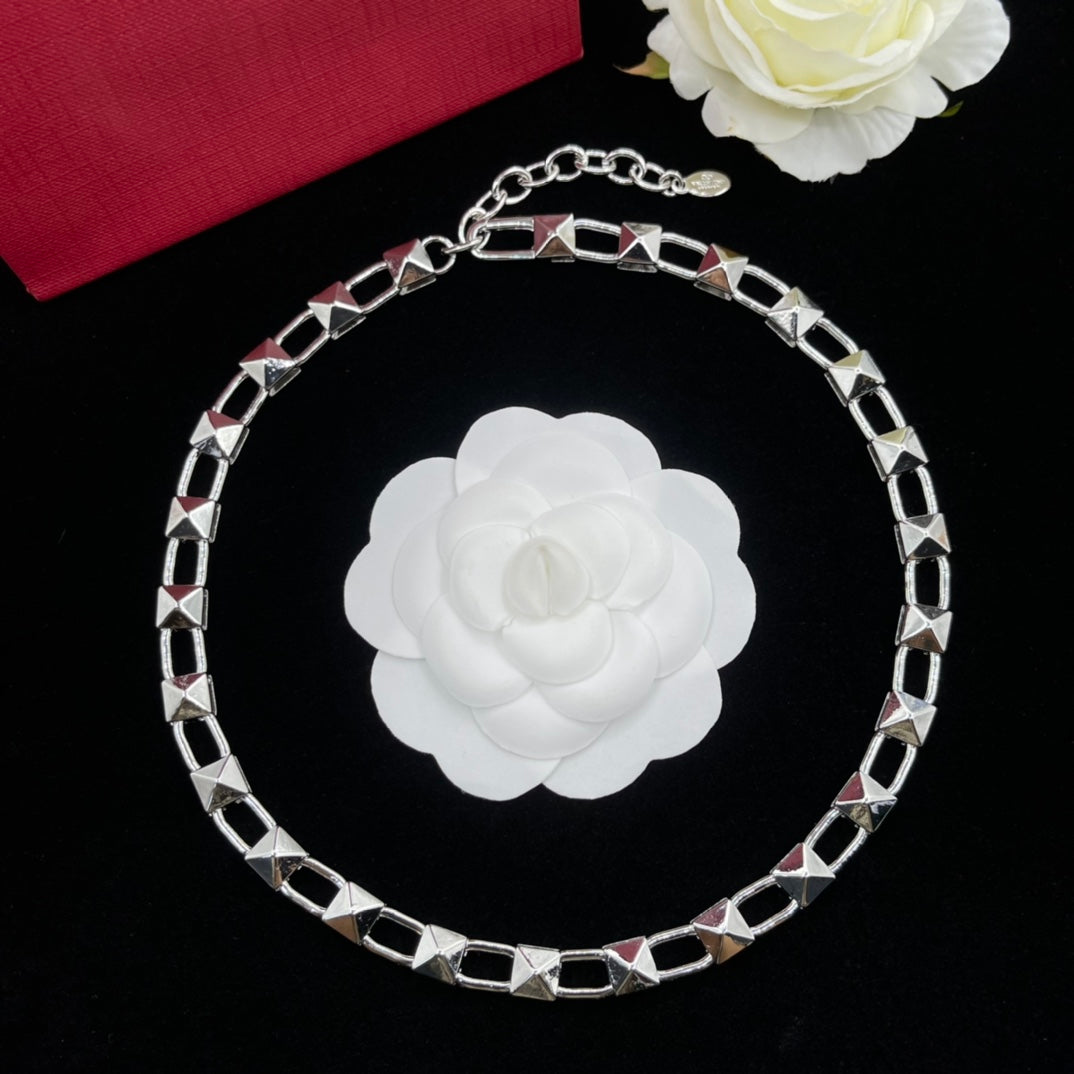 55QVL431X Popular Necklaces.Bracelet