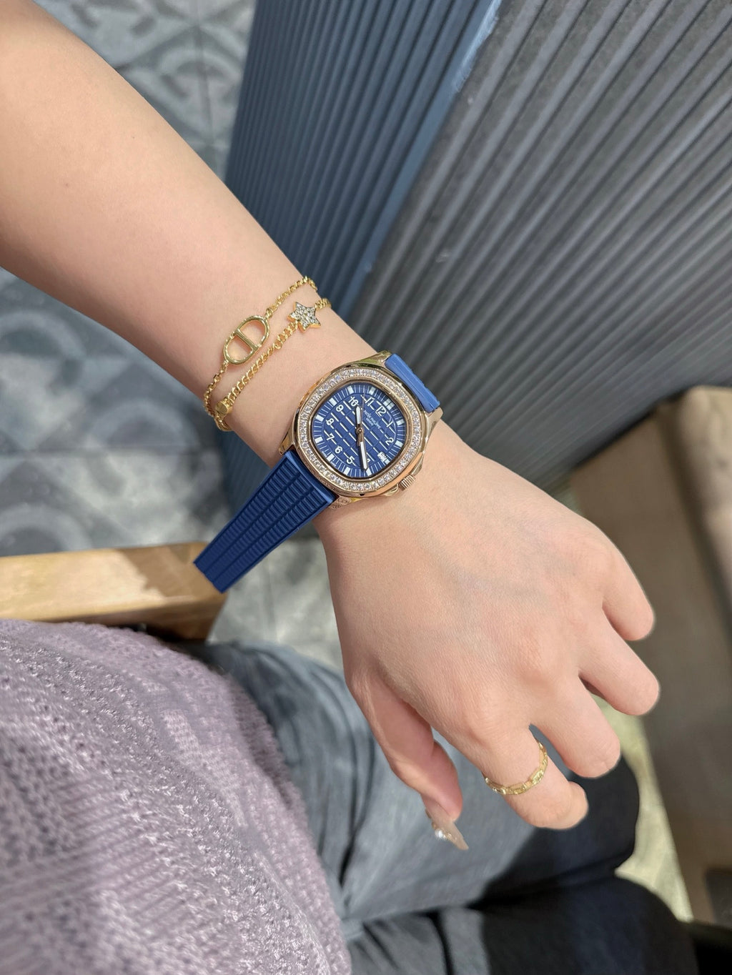 136NA4L  Popular Watches