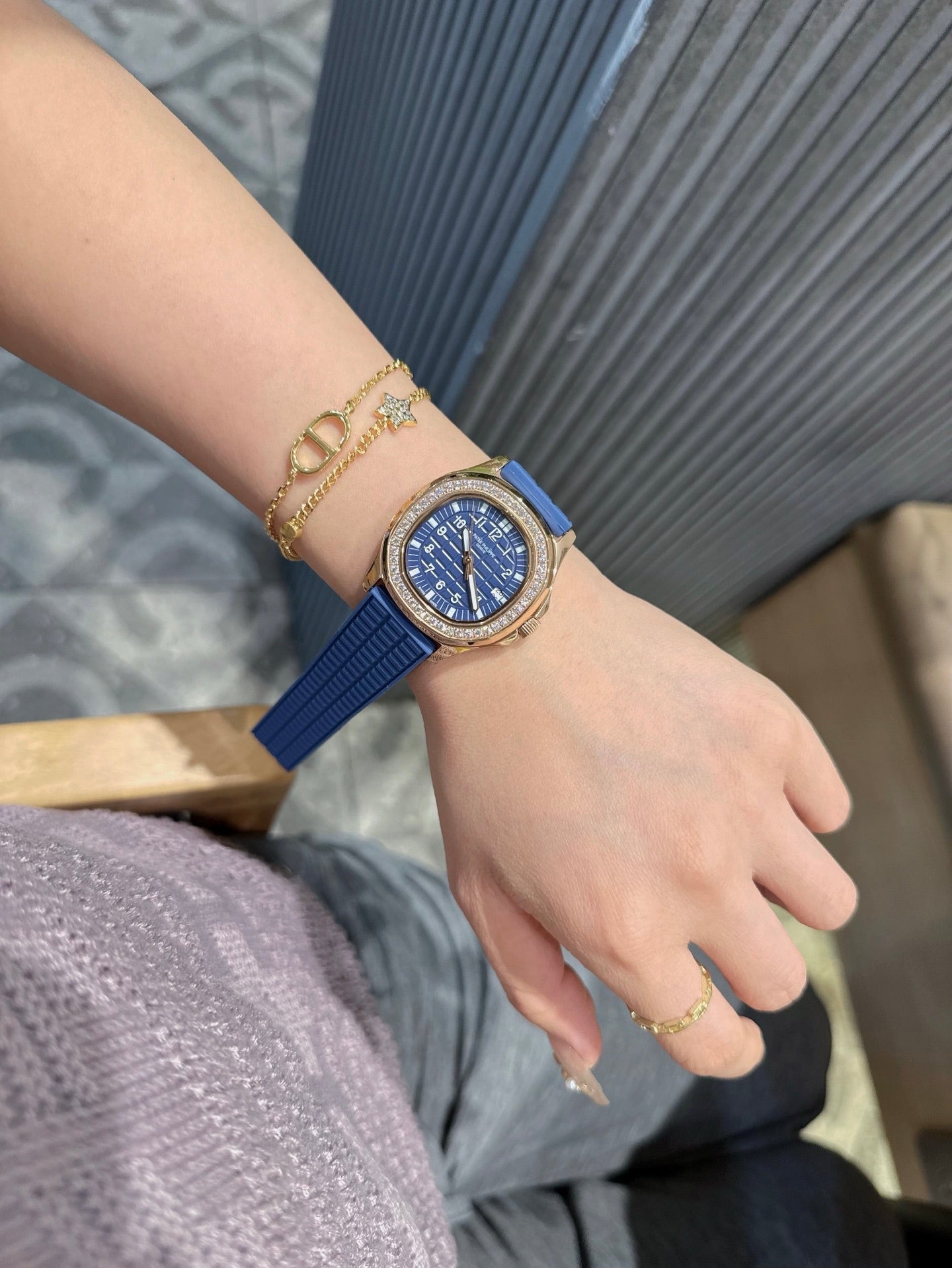 136NA4L  Popular Watches