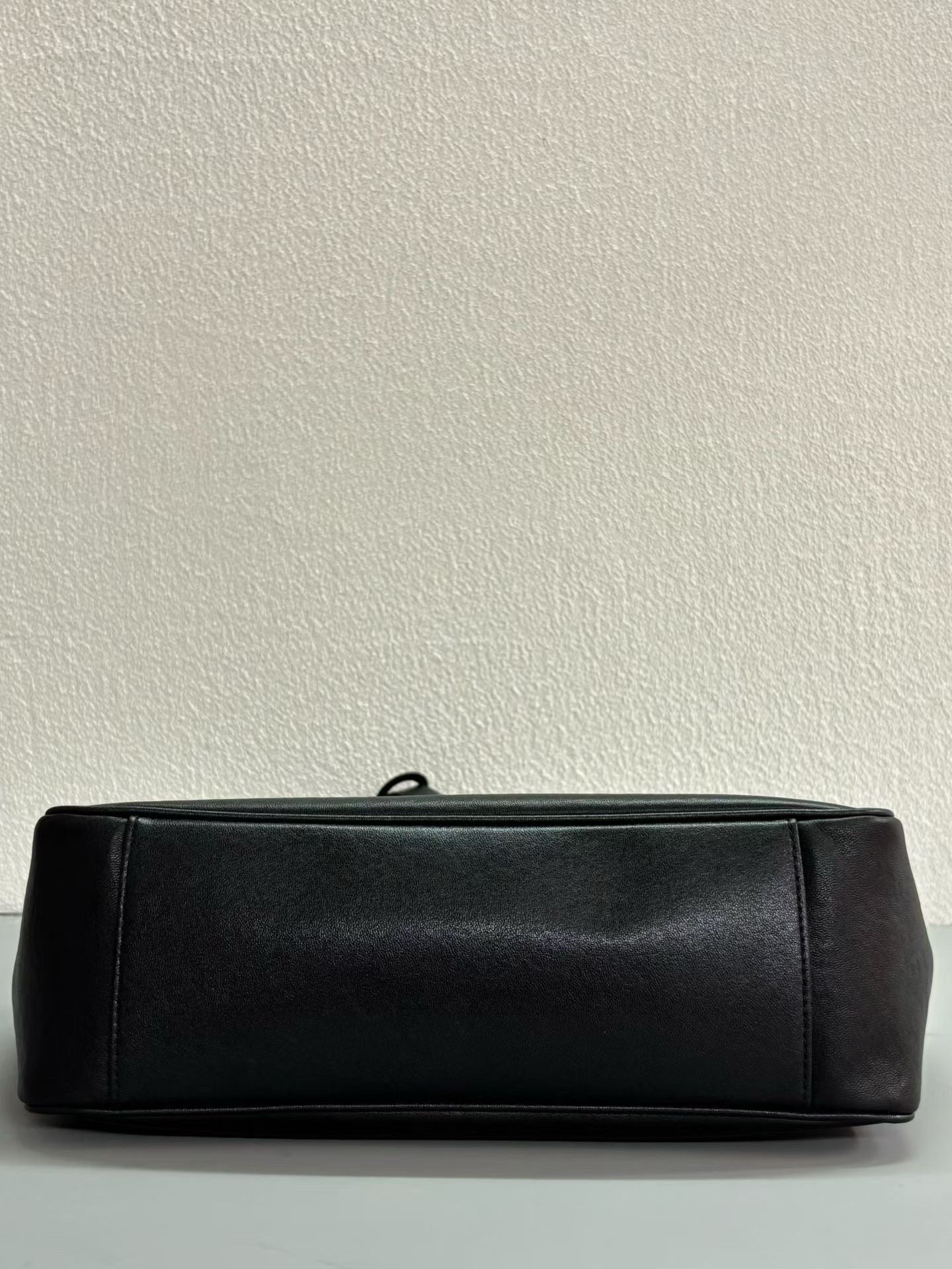 B1P46J143 Popular leather bags