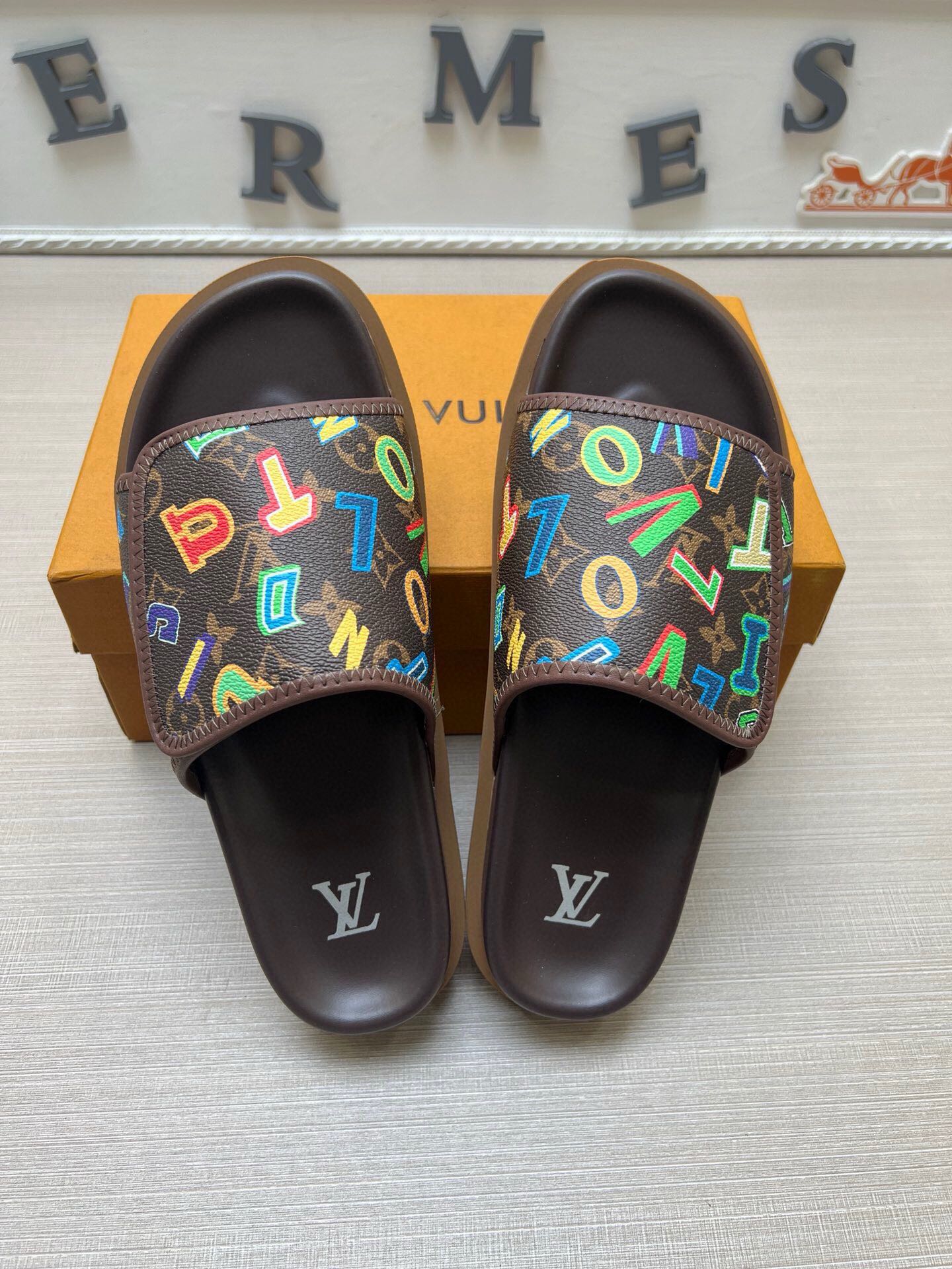 5WE247Z Popular Slippers