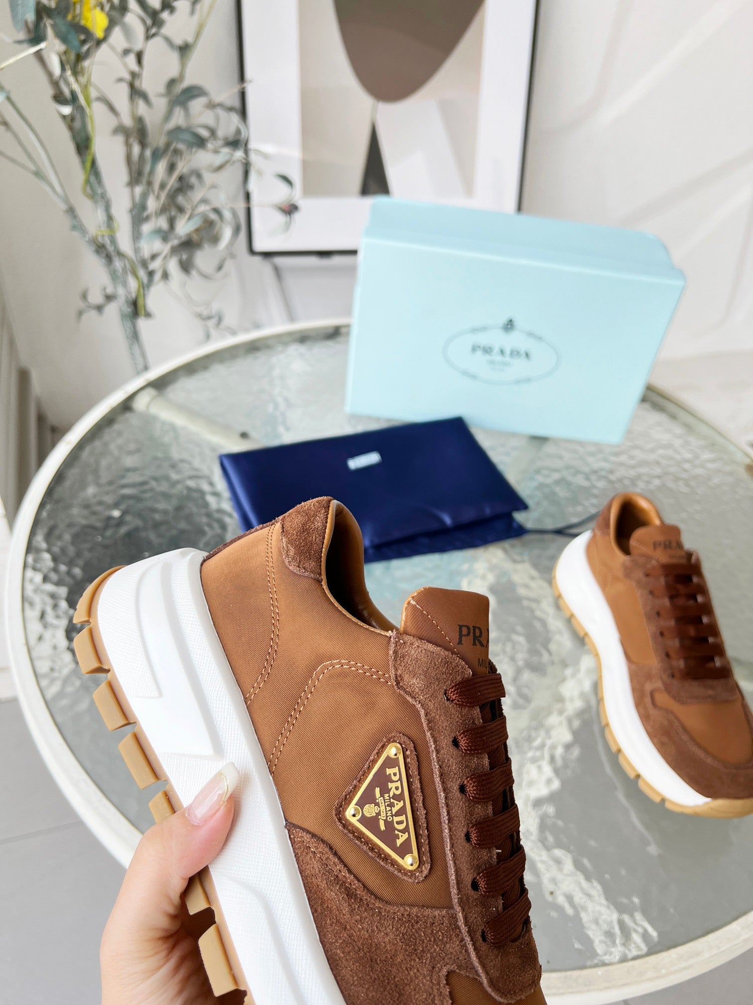 2LPD5X  Popular high-quality shoes