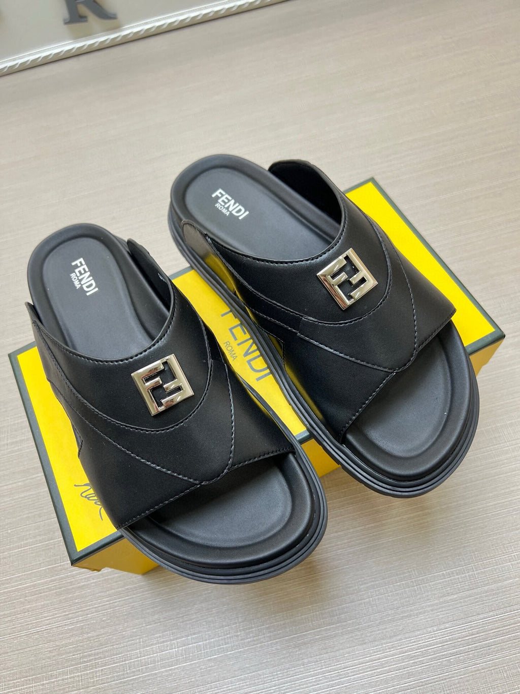 5LF221Z Popular Slippers