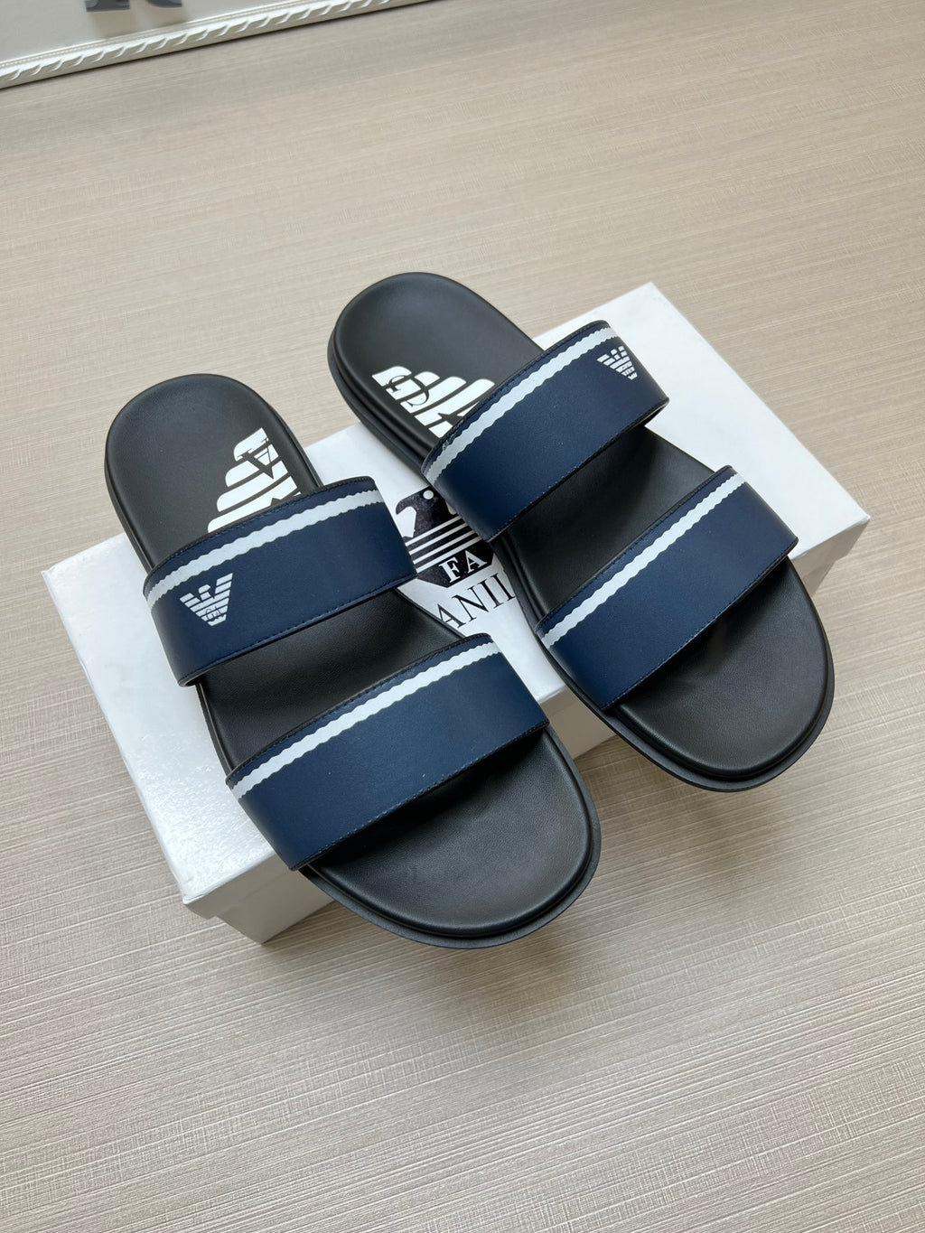 54A104Z Popular slippers