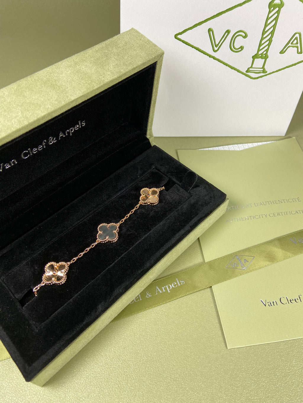 5XVA181K  Popular bracelets  5 flowers normal size1.5cm flower