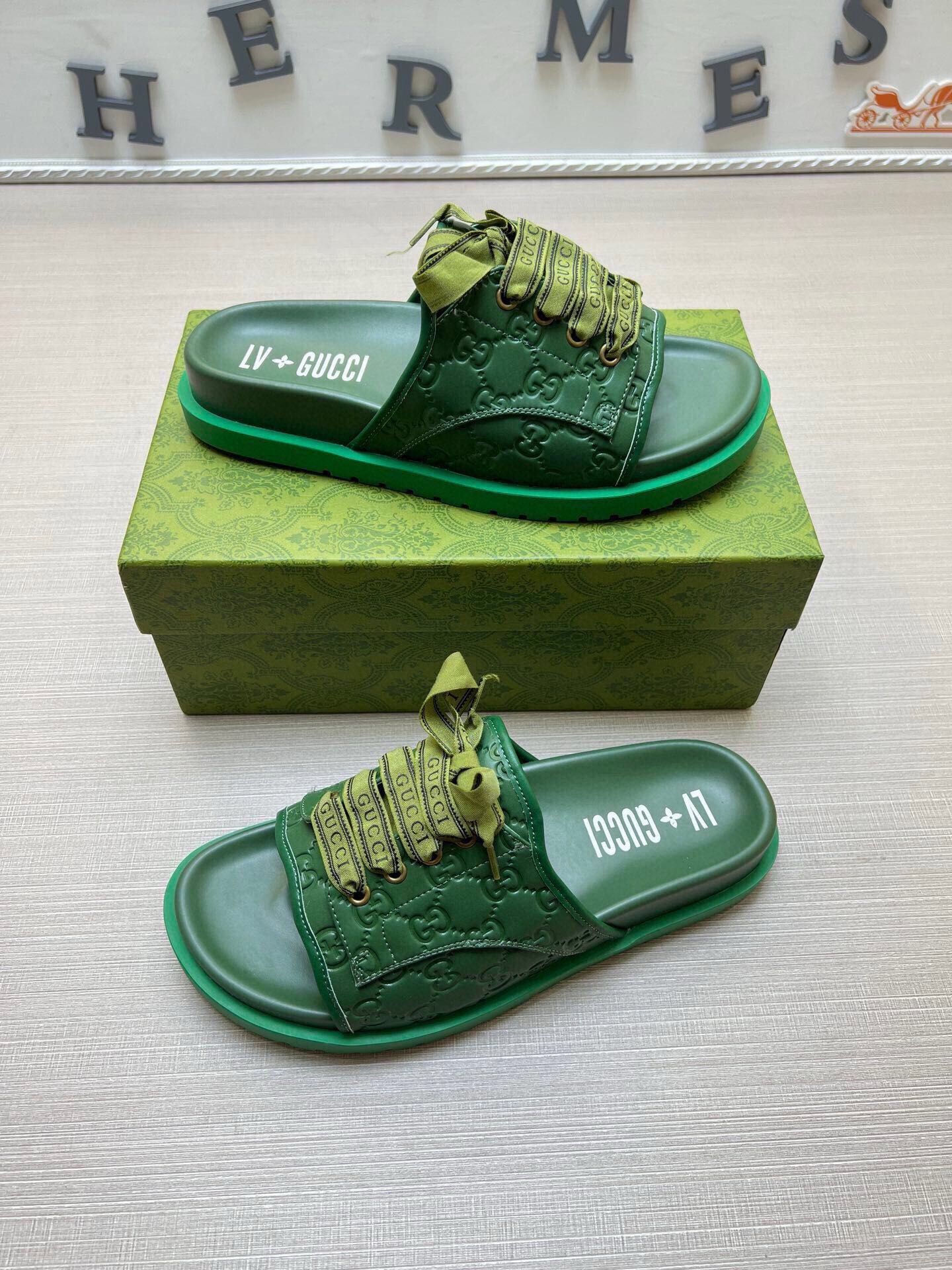 5WB242Z Popular Slippers