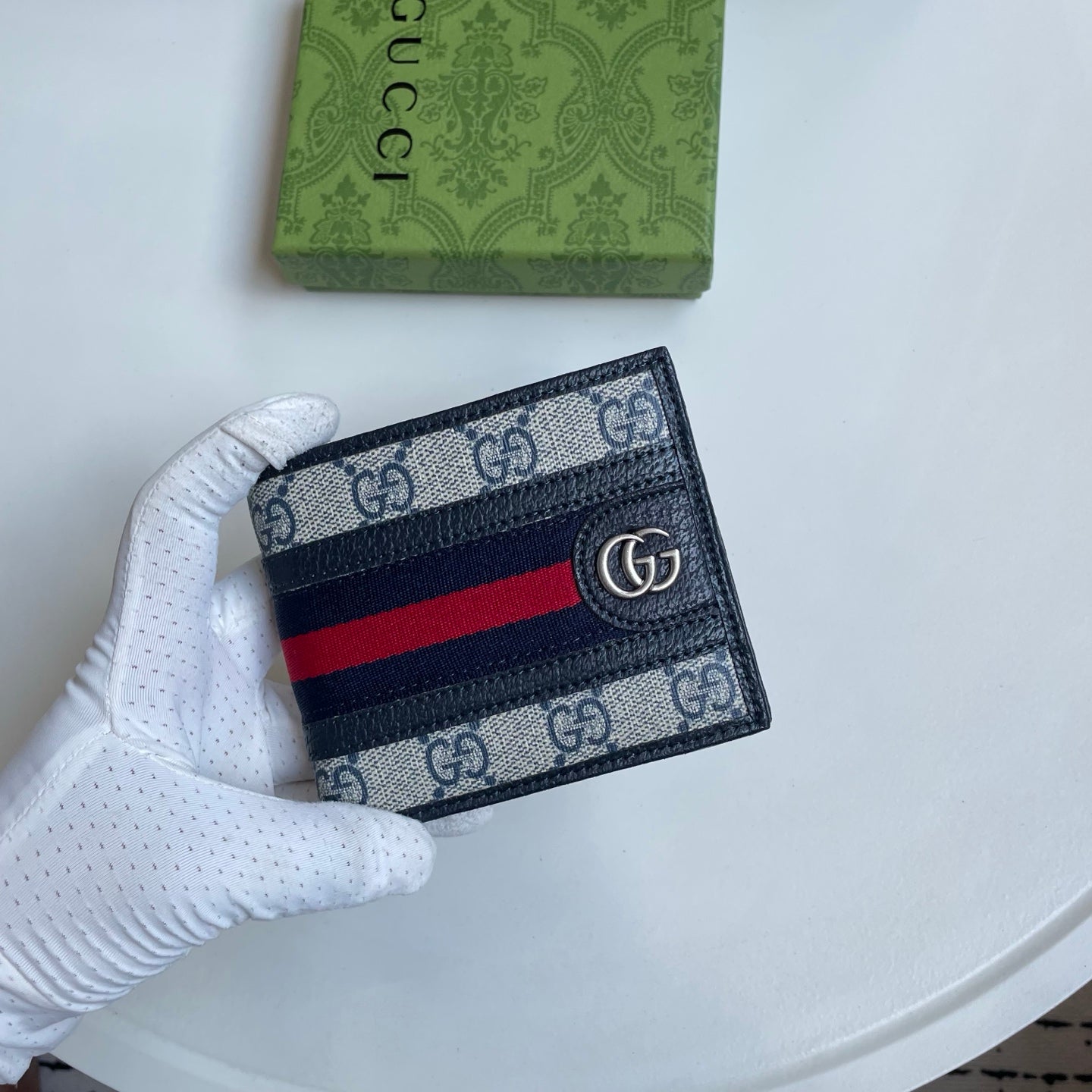 B1X46B7 Popular leather wallets ( with full packaging )
