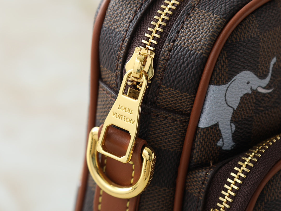 146PE109B Popular leather bag