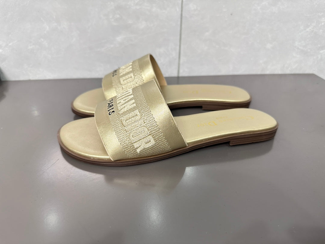 14D32Z Popular slippers