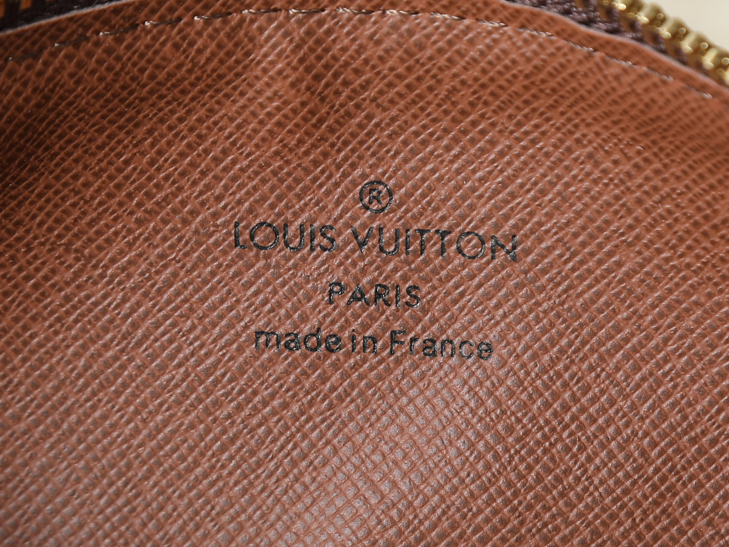 B1N56E21 Popular leather bag