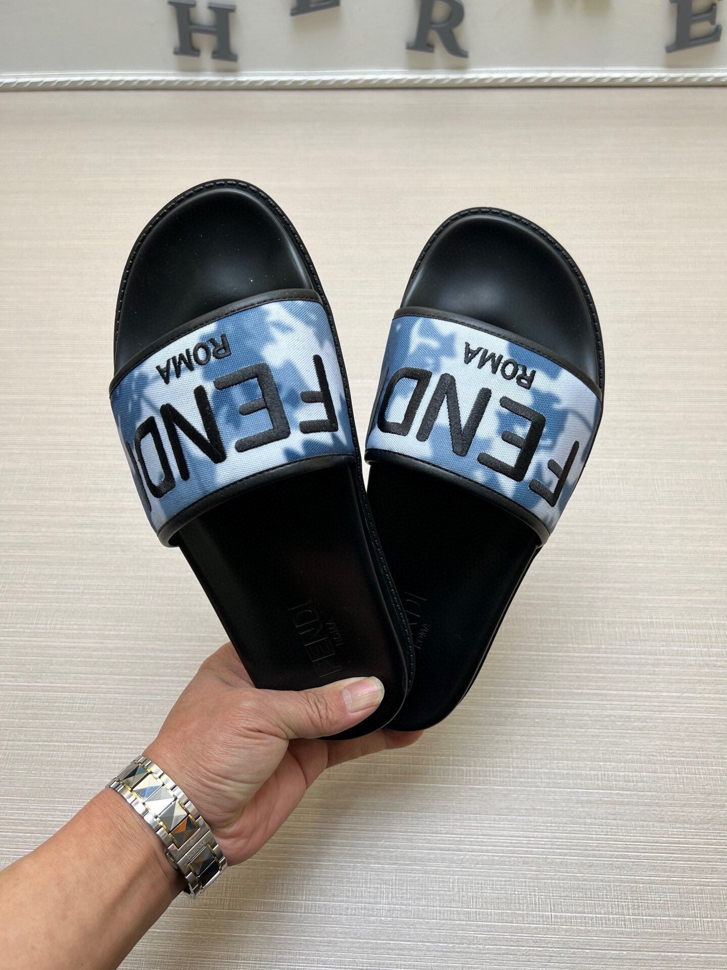 54F24Z Popular slippers