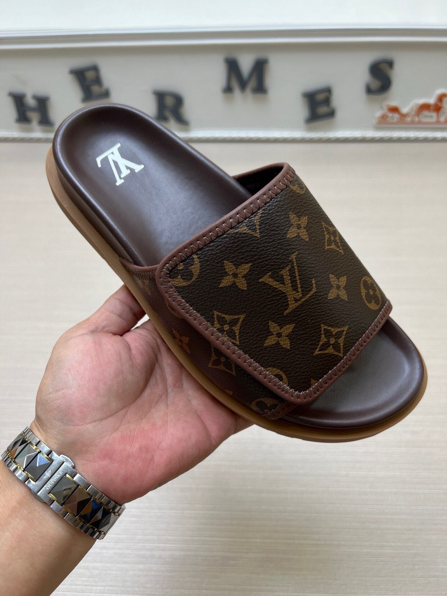 5WE245Z Popular Slippers