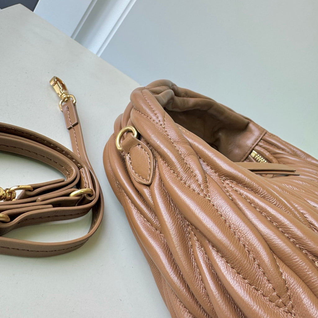 B1P46A120 Popular leather bag（29x24x10cm）
