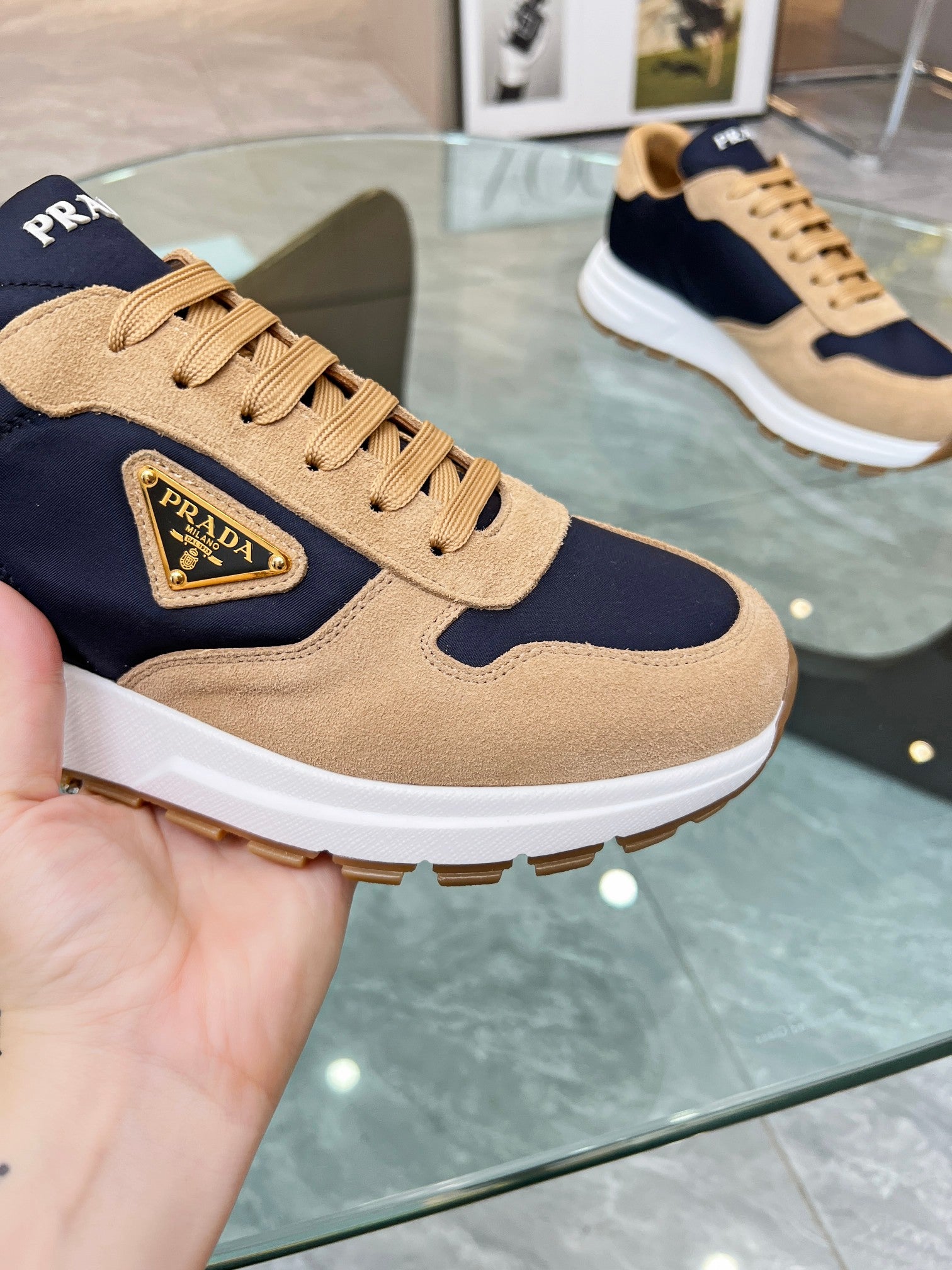 2LPD5X  Popular high-quality shoes