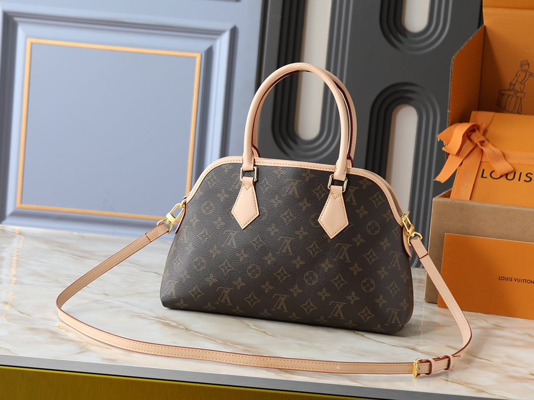 146PE107B Popular leather bag