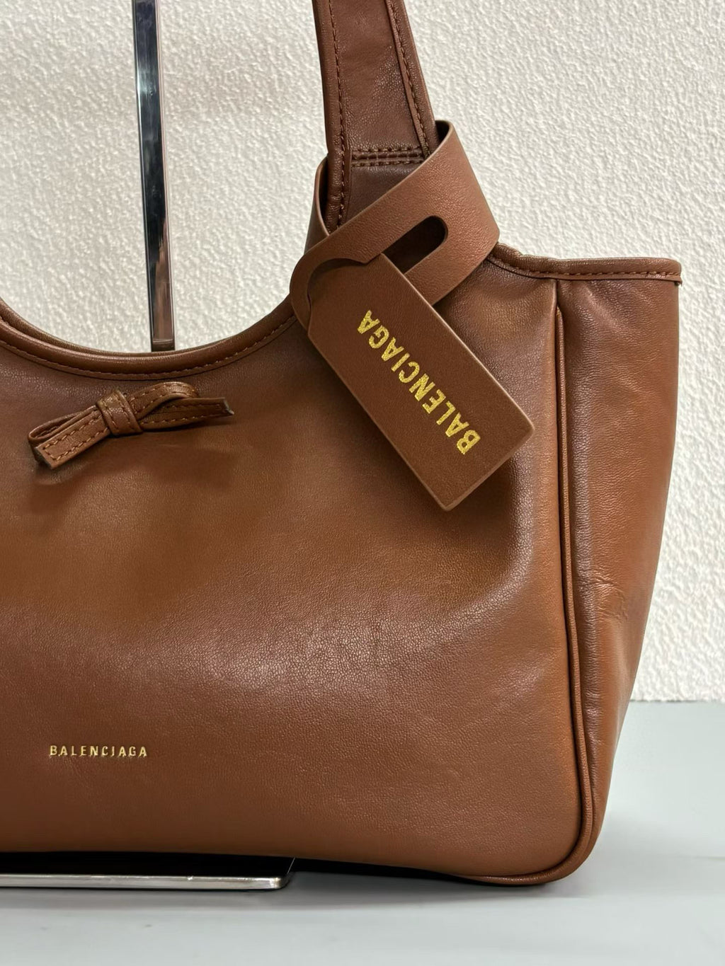 B1P46J143 Popular leather bags