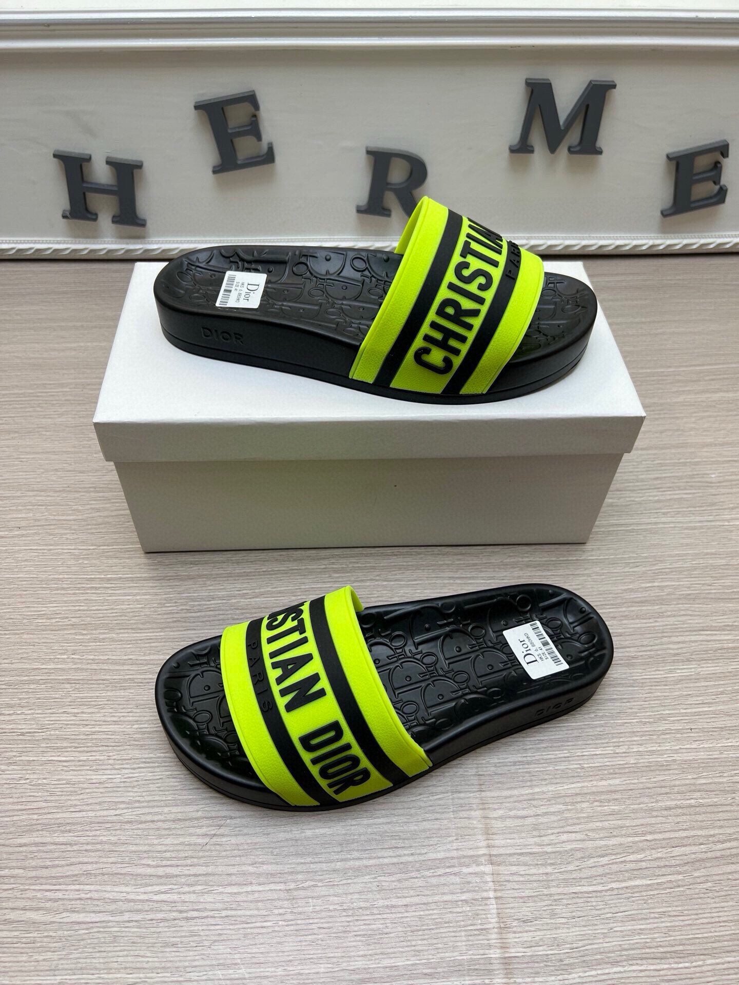 5LD212Z Popular Slippers