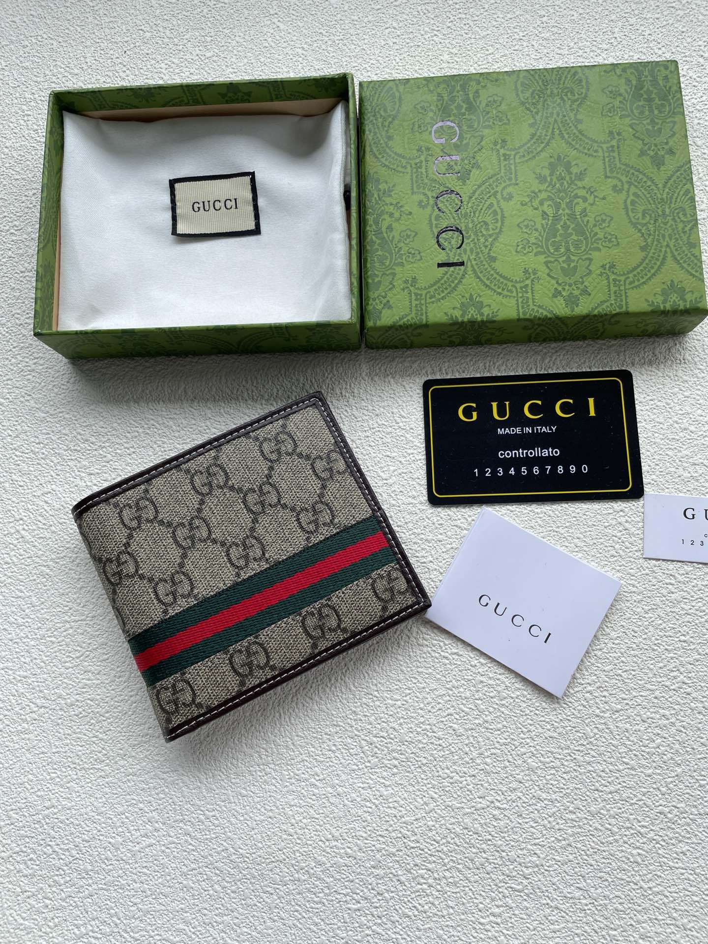 B1X56B9 Popular leather wallets ( with full packaging )