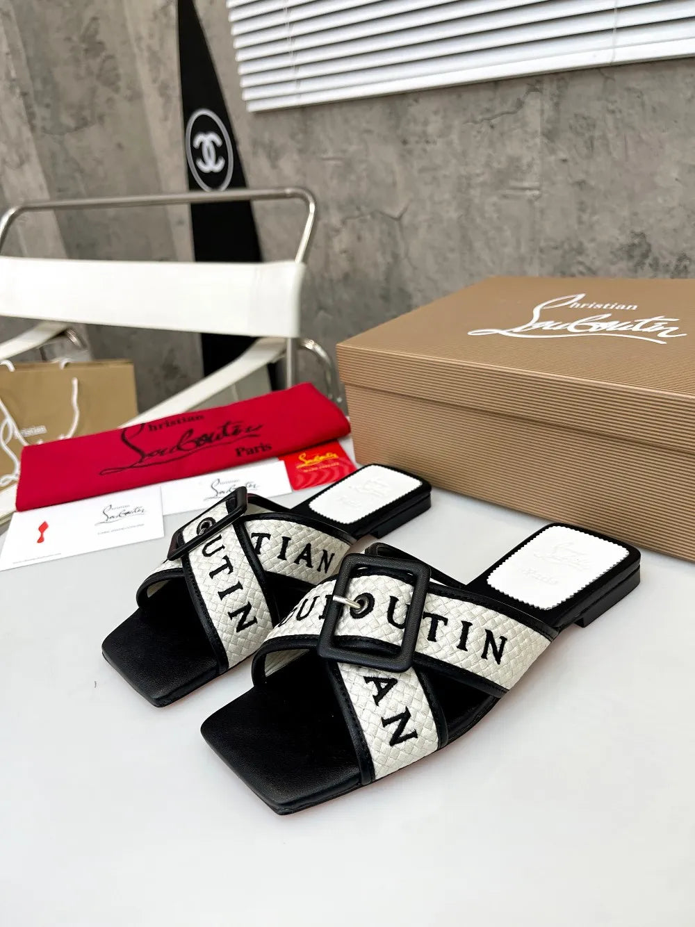 J4A43Z Popular leather Slippers