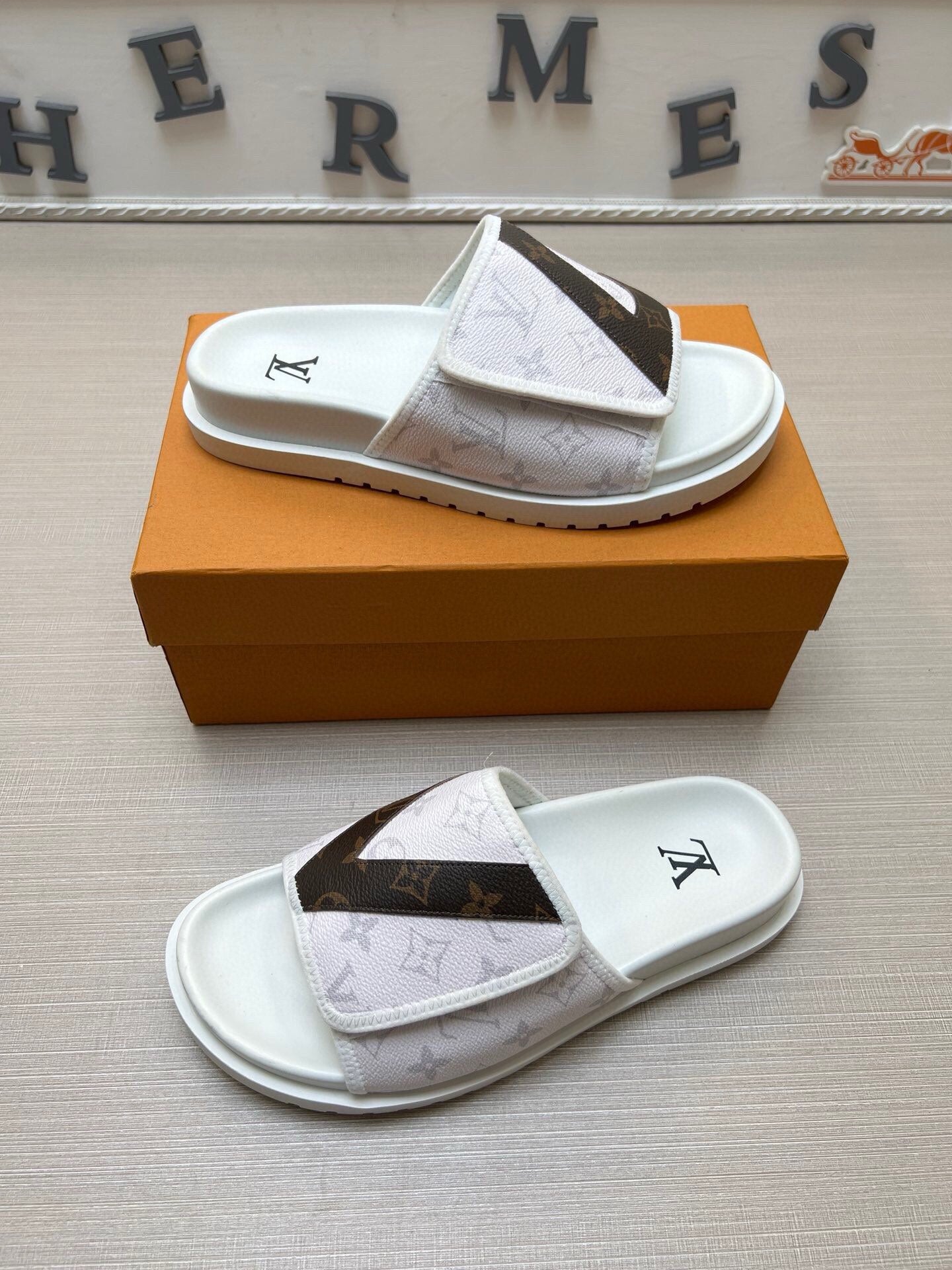 5WE251Z Popular Slippers