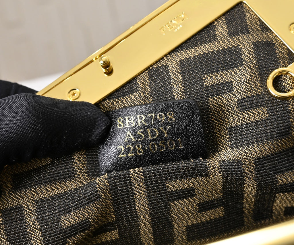 146NF8B Popular leather bag