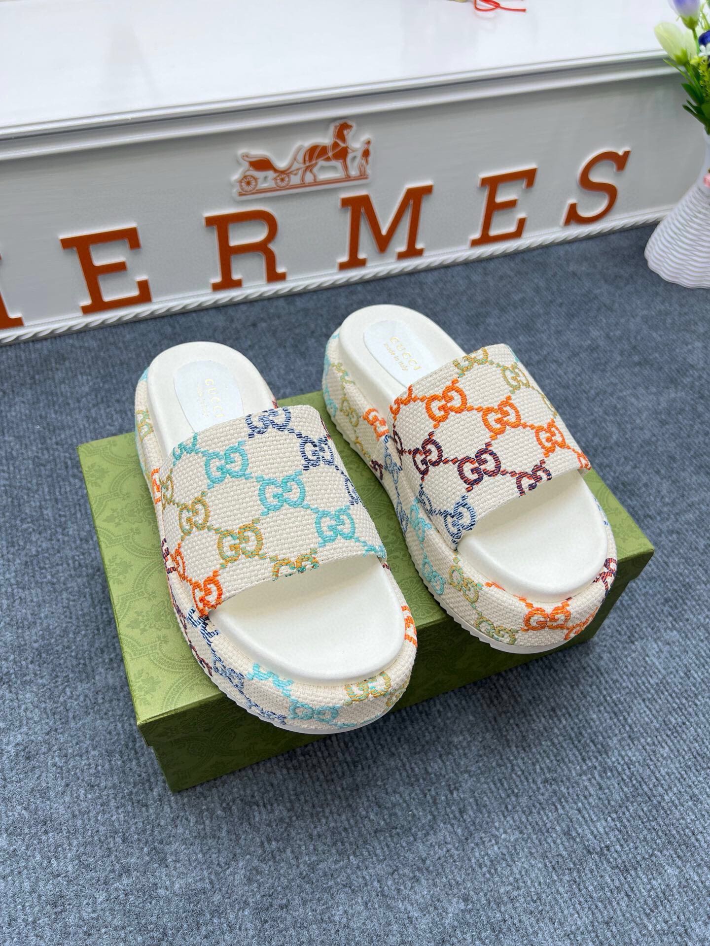 54B122Z Popular slippers  Sole thickness 5.5cm