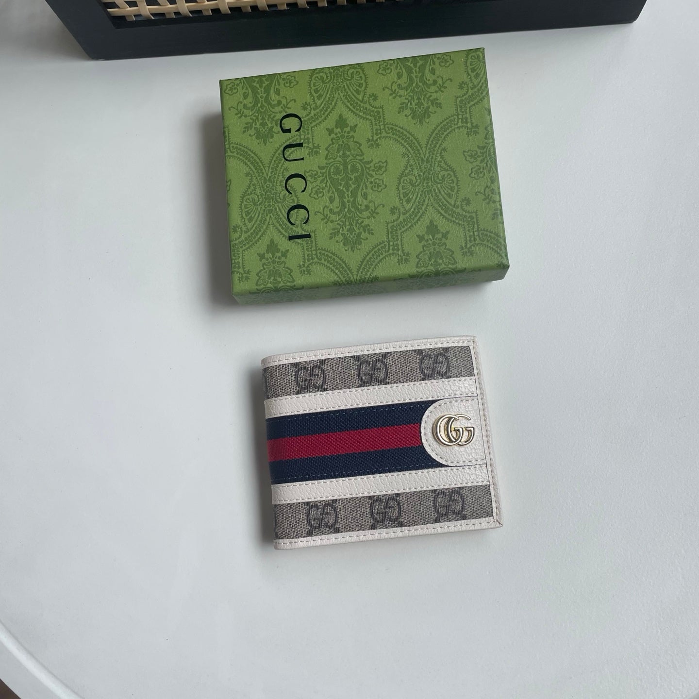 B1X46B7 Popular leather wallets ( with full packaging )