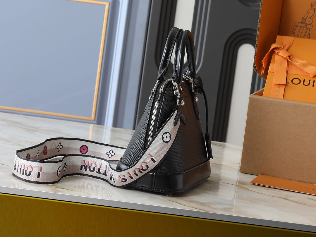 146PE102B Popular leather bag
