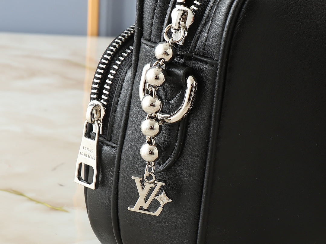 146PE108B Popular leather bag