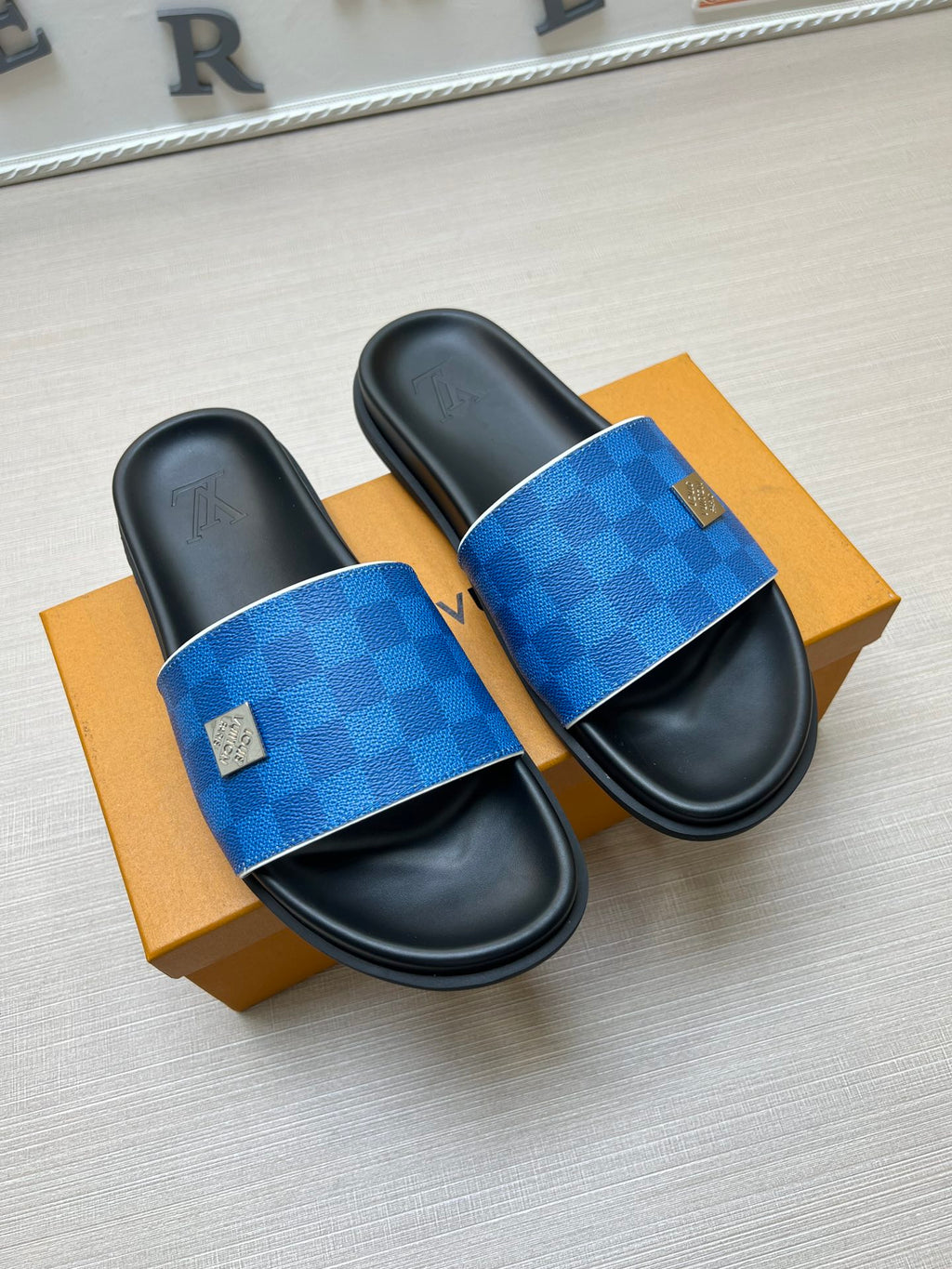 54E69Z Popular slippers