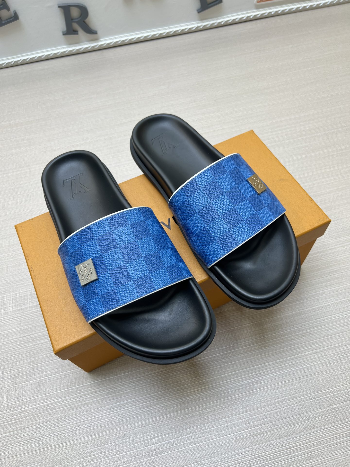 54E69Z Popular slippers