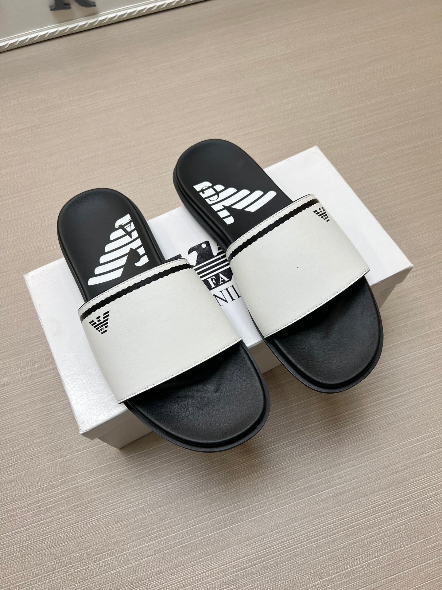 54A103Z Popular slippers