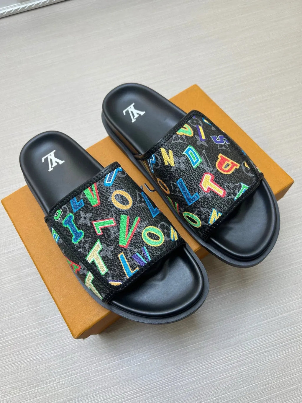 5WE247Z Popular Slippers