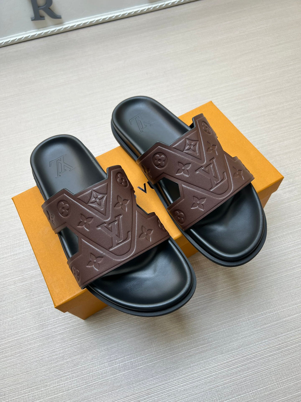 54E66Z Popular slippers