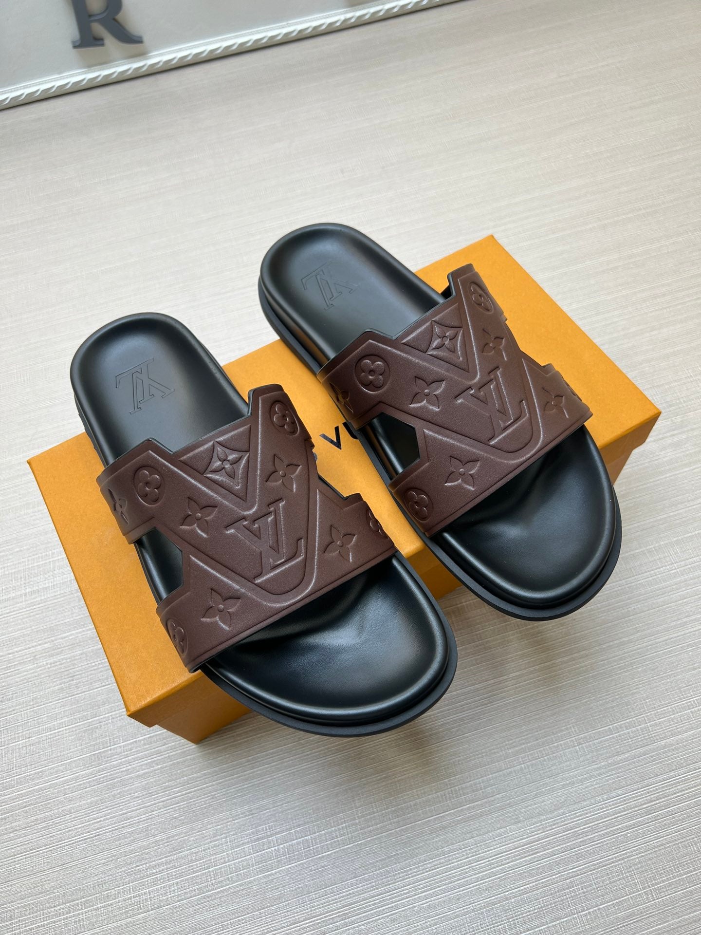 54E66Z Popular slippers