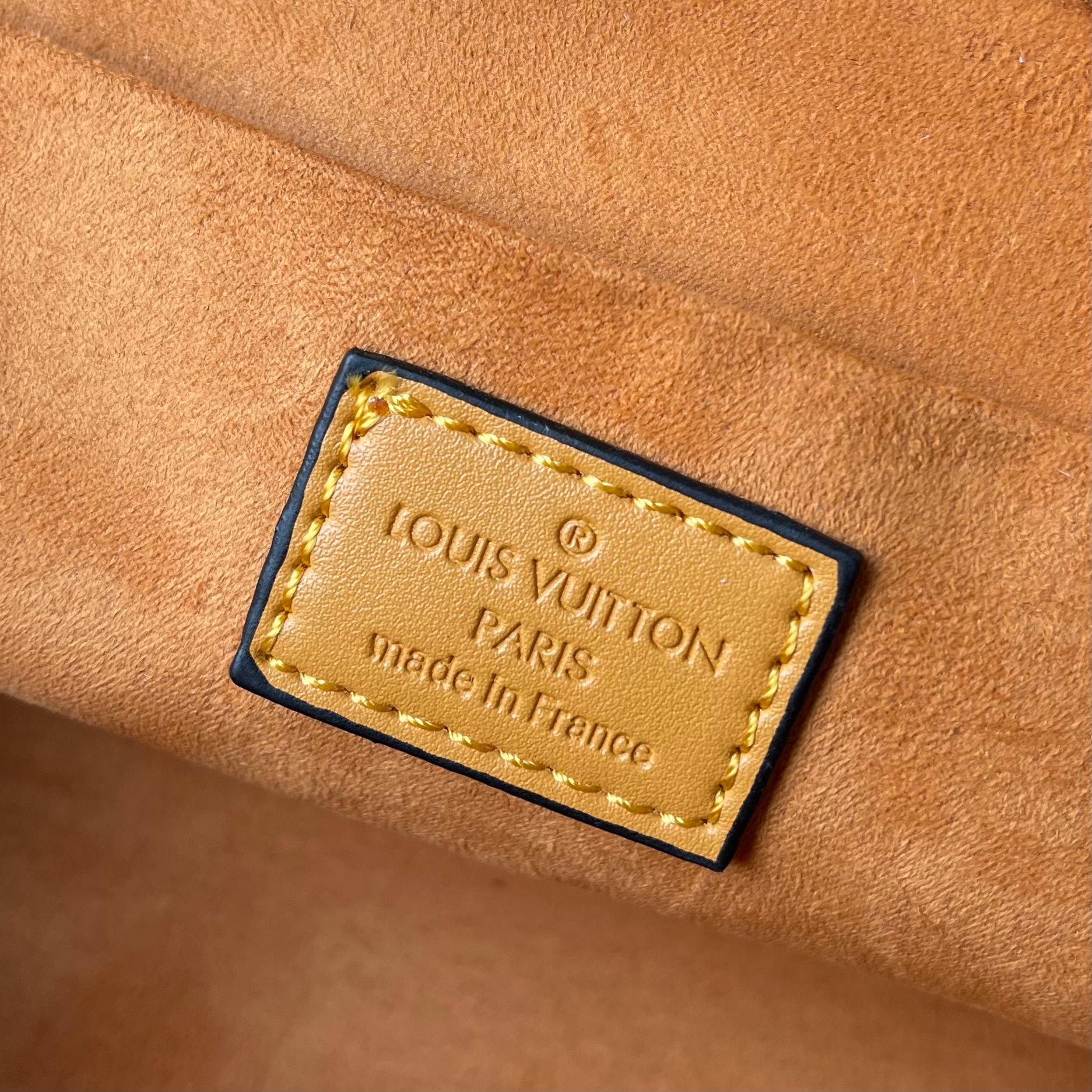 146PE95B Popular leather bag