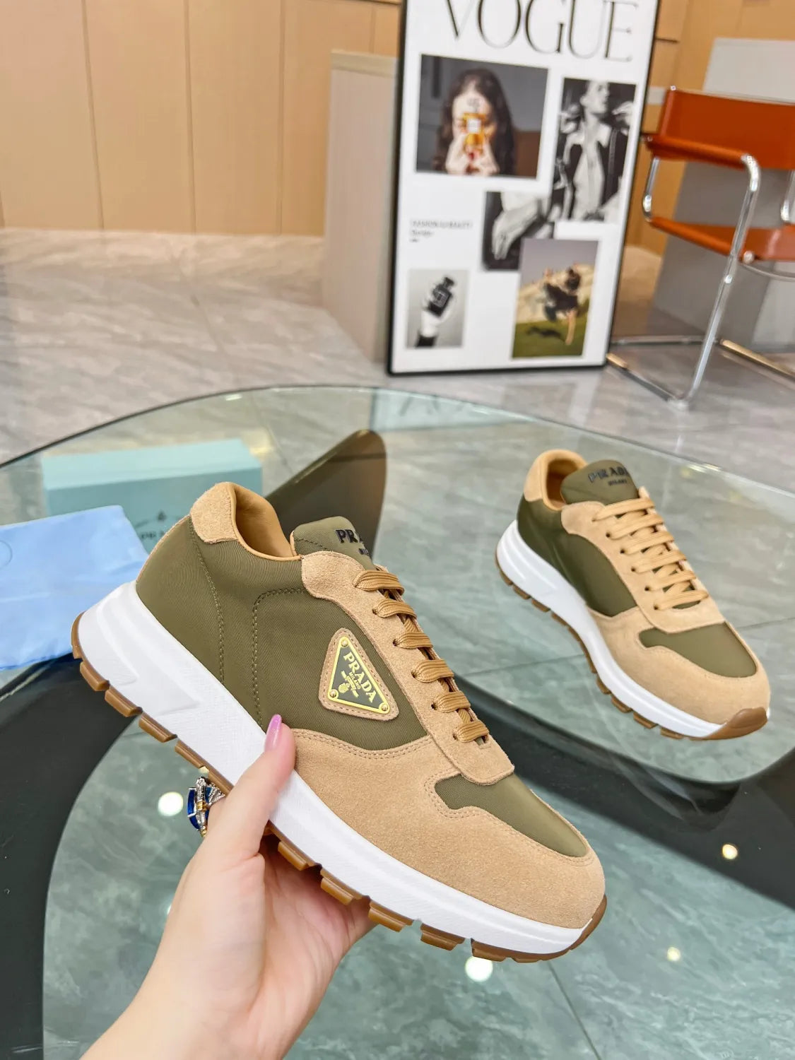 2LPD5X  Popular high-quality shoes
