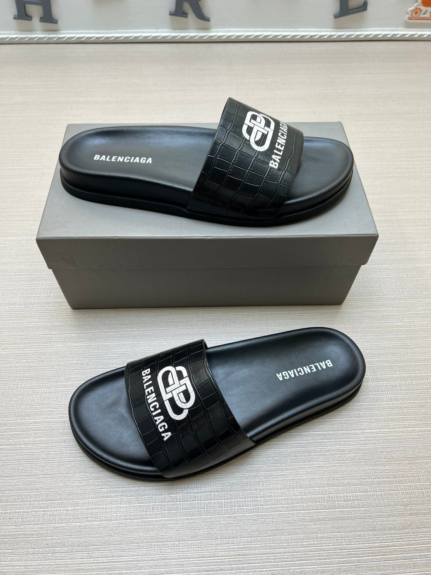 54J99Z Popular slippers