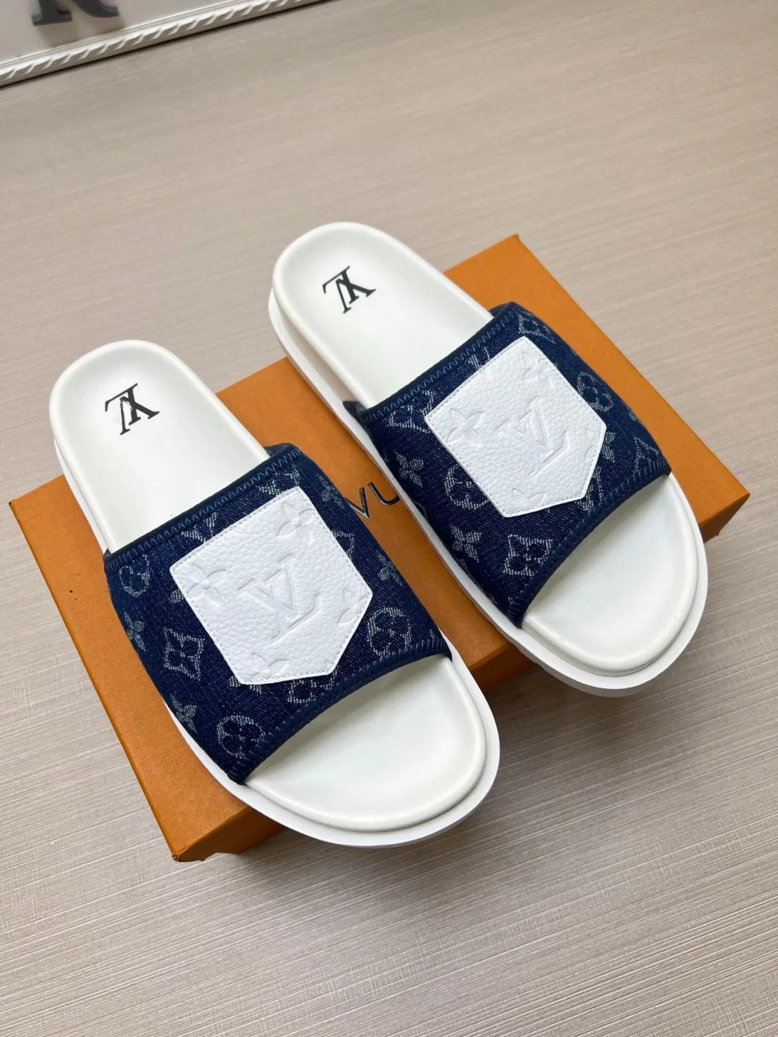 5WE252Z Popular Slippers