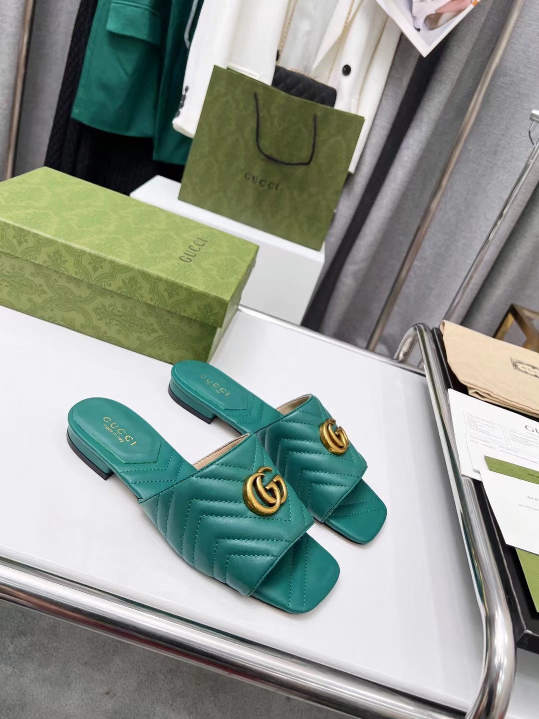 Z2X66B48 Popular high-quality leather slippers