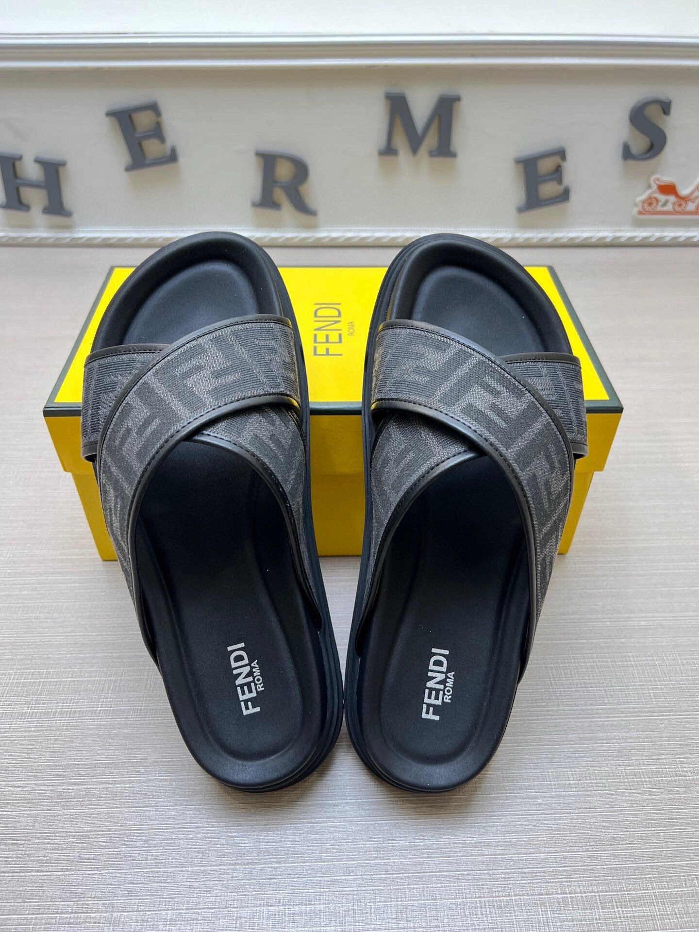 5LF224Z Popular Slippers
