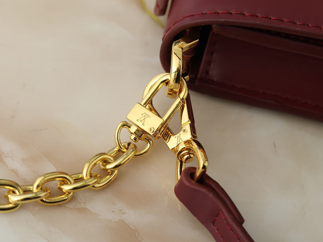 15RE145B Popular leather bag