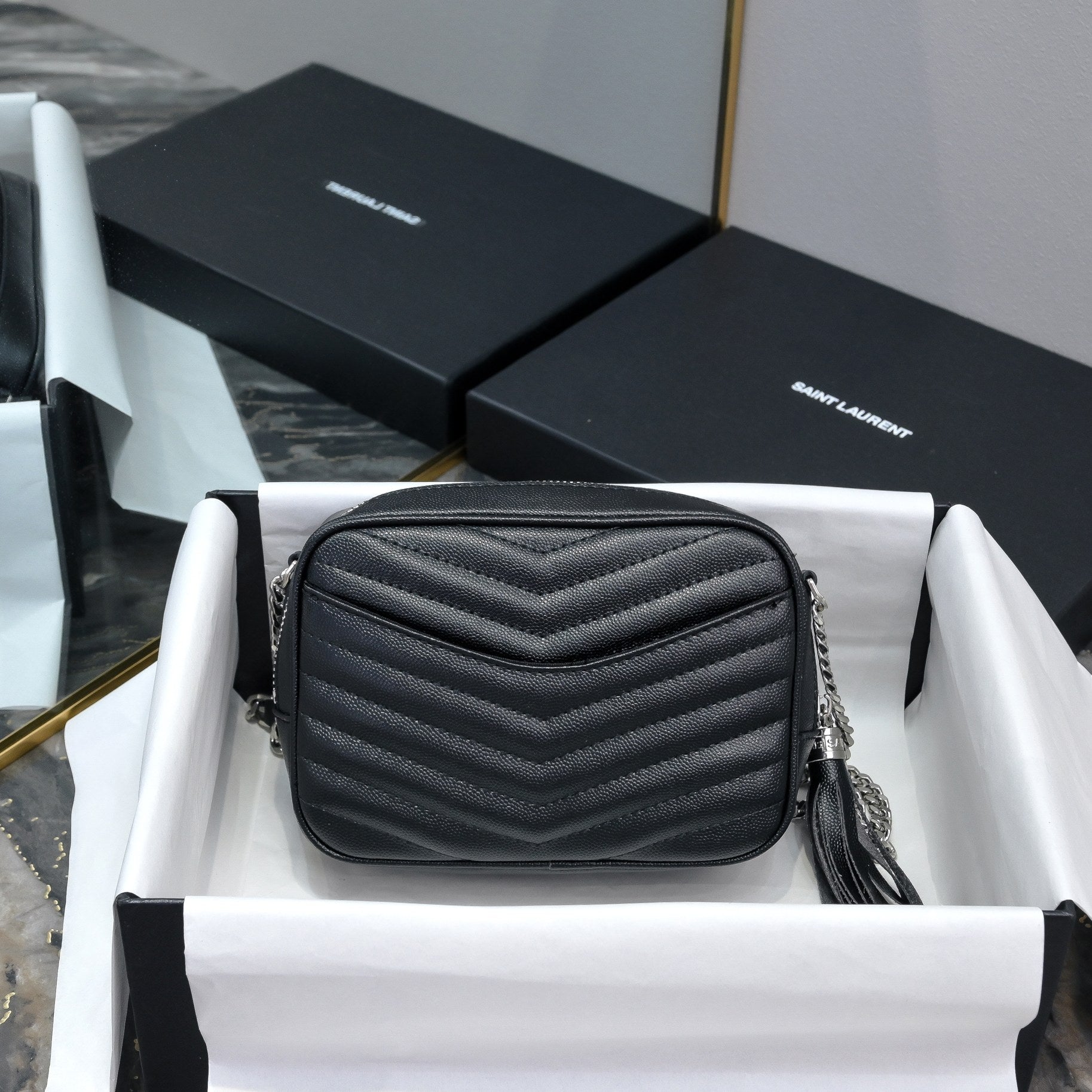 B1R46SL5  Popular leather bags